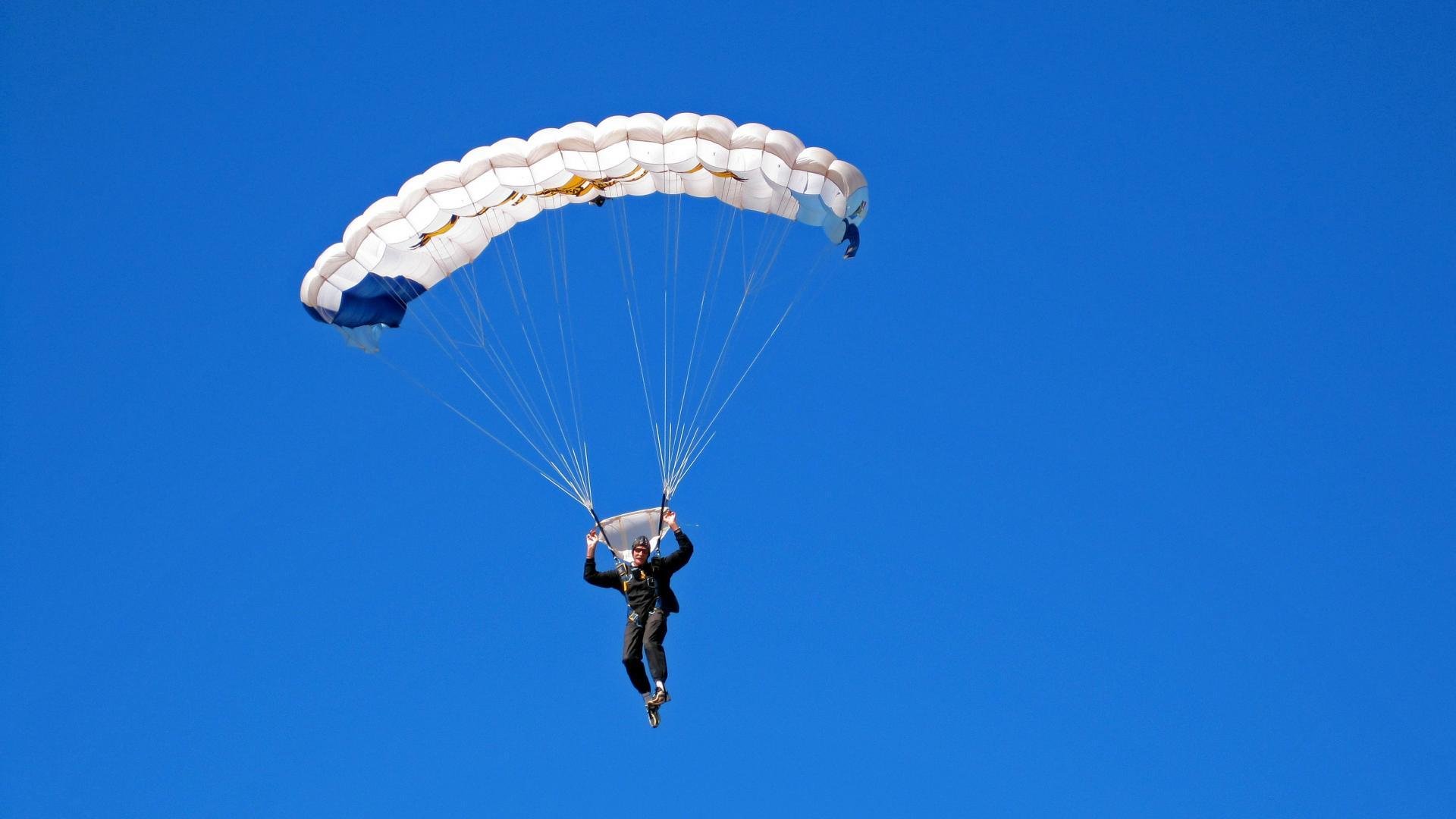 9体育-中立B选手该项目分段表现逐步改善，比赛中立是什么意思